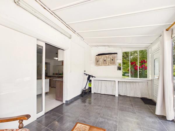 Grande maison de plain-pied comprenant 4 chambres, située dans un cadre naturel exceptionnel