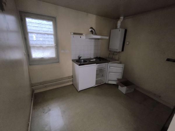 Immeuble composé de deux T3, un T2, un T1, grenier, cave et un garage