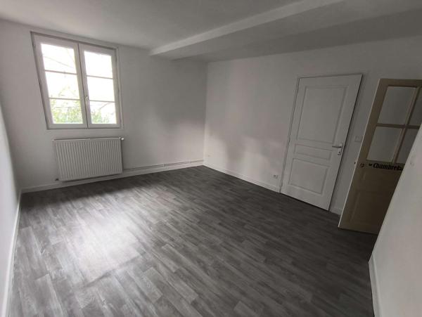 Immeuble composé de deux T3, un T2, un T1, grenier, cave et un garage