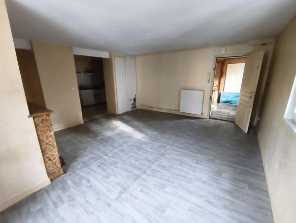 Immeuble composé de deux T3, un T2, un T1, grenier, cave et un garage