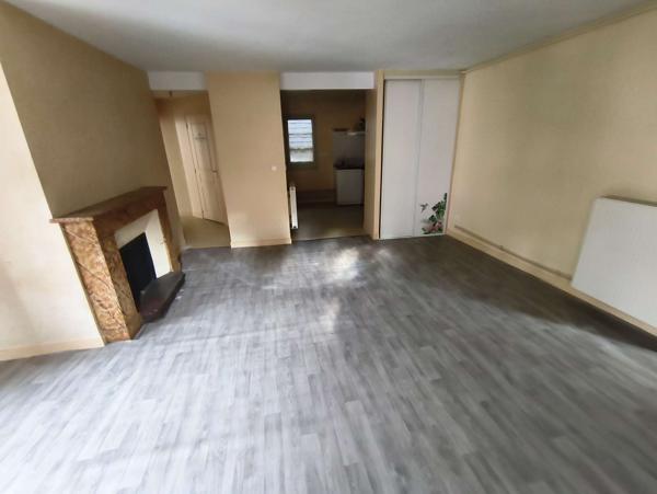 Immeuble composé de deux T3, un T2, un T1, grenier, cave et un garage