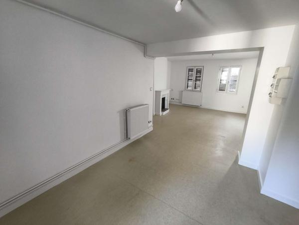 Immeuble composé de deux T3, un T2, un T1, grenier, cave et un garage