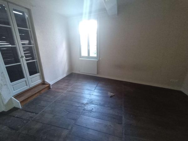 Immeuble composé de deux T3, un T2, un T1, grenier, cave et un garage