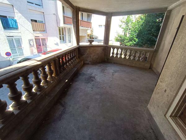 Immeuble composé de deux T3, un T2, un T1, grenier, cave et un garage