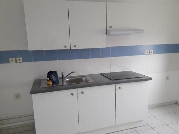 Appartement à louer 3 pièces 64.8m² Pont-Saint-Esprit (30130)
