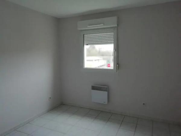 Appartement à louer 3 pièces 64.8m² Pont-Saint-Esprit (30130)