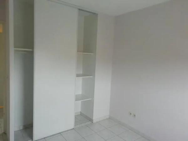 Appartement à louer 3 pièces 64.8m² Pont-Saint-Esprit (30130)