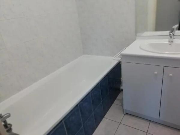 Appartement à louer 3 pièces 64.8m² Pont-Saint-Esprit (30130)