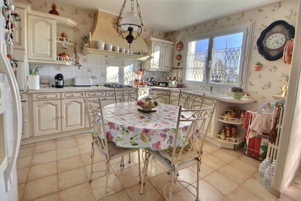 Maison Chanteloup Les Vignes 7 pièce(s) 139 m2 €420 000 ** - Référence 1081