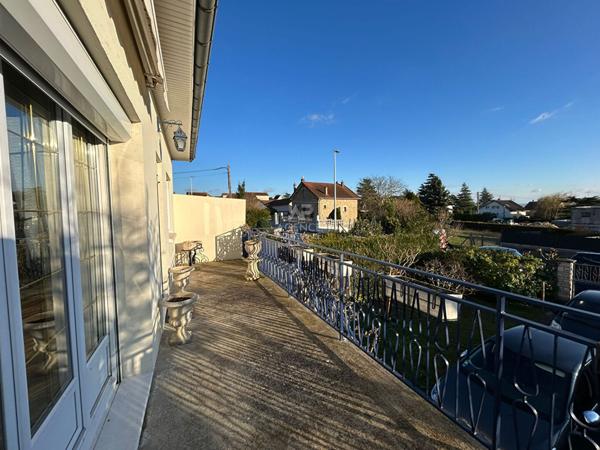 Maison Chanteloup Les Vignes 7 pièce(s) 139 m2 €420 000 ** - Référence 1081