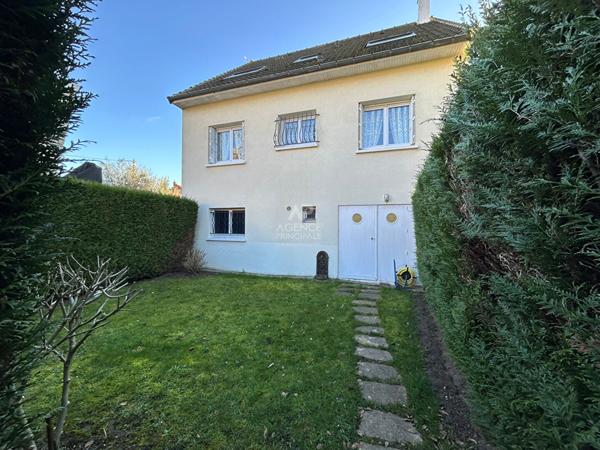 Maison Chanteloup Les Vignes 7 pièce(s) 139 m2 €420 000 ** - Référence 1081