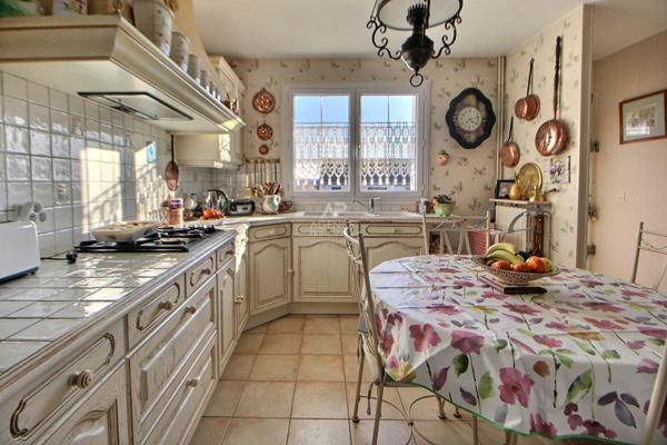 Maison Chanteloup Les Vignes 7 pièce(s) 139 m2 €420 000 ** - Référence 1081