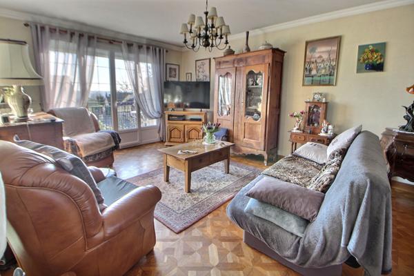 Maison Chanteloup Les Vignes 7 pièce(s) 139 m2 €420 000 ** - Référence 1081