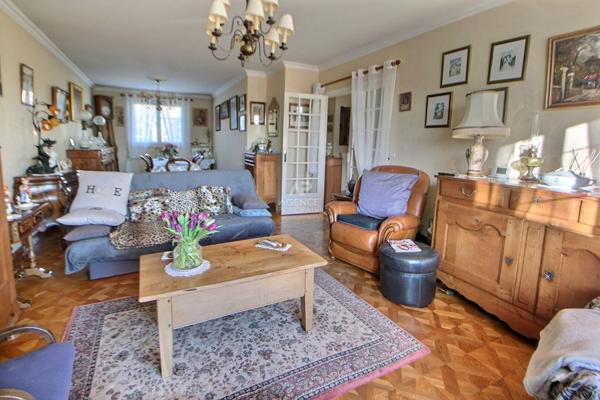 Maison Chanteloup Les Vignes 7 pièce(s) 139 m2 €420 000 ** - Référence 1081