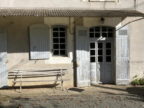 Maison de campagne avec un grand potentiel dans un hameau tranquille