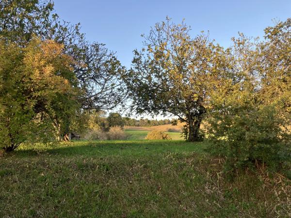 Maison de campagne avec un grand potentiel dans un hameau tranquille