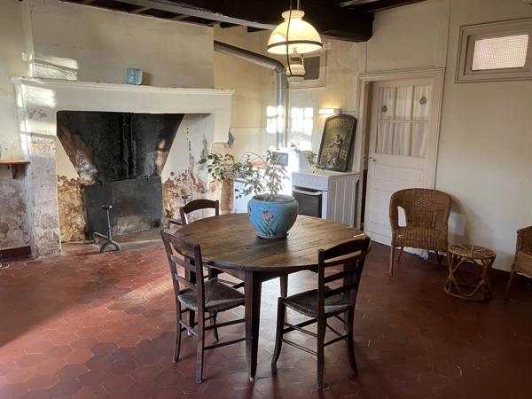 Maison de campagne avec un grand potentiel dans un hameau tranquille
