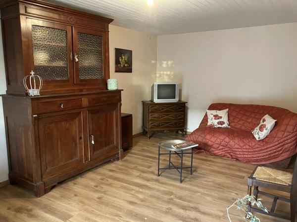 Maison de campagne avec un grand potentiel dans un hameau tranquille