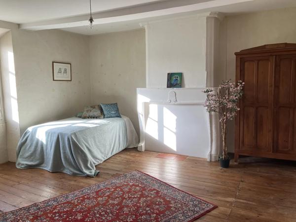 Maison de campagne avec un grand potentiel dans un hameau tranquille