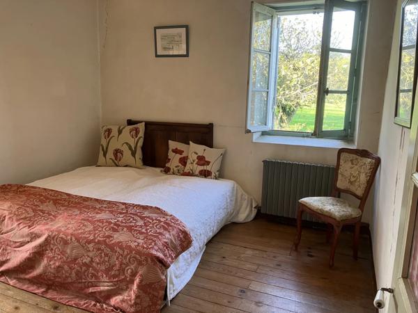 Maison de campagne avec un grand potentiel dans un hameau tranquille