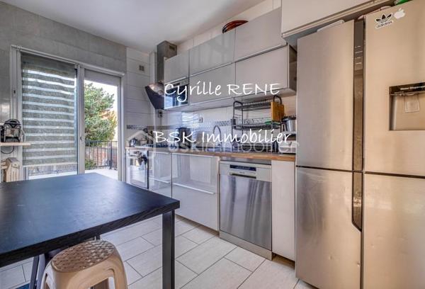 Découvrez cette magnifique maison individuelle à la décoration soignée, sur sous-sol total complètement aménagé et chauffé. La maison est située dans un quartier résidentiel calme et recherché en limite de Villemomble. Les transports sont à proximité et accessibles à pied. 
Confort et efficacité énergétique : Pompe à chaleur associés à des panneaux solaires et un ballon thermodynamique – DPE C – pour une consommation maîtrisée et un bien-être optimal toute l’année ! Des volets roulants motorisés aident au confort. Cette demeure vous propose :

Au rez-de-chaussée :
- Un Double séjour lumineux sans vis à vis
- Une Cuisine entièrement équipée ouvrant sur une grande terrasse, pouvant être ouverte sur le salon
- Une grande salle de bain 
- Un WC séparé
- Une entrée dédiée

Au 1er étage :
- 3 chambres confortables et lumineuses équipées de placards, de 13, 13 et 10m² 
- Un bureau, 
- Une salle d’eau - WC 

Au 2e étage :
- Une immense chambre de 40mé au sol sous comble, pouvant être scindée en deux, 
- Une pièce de rangement

Le sous-sol, véritable pièce de vie, est isolé et aménagé. Une grande buanderie ainsi qu’une cuisine d’été vous y attendent. 
2 garages fermés et des places de parking intérieures supplémentaires vous permettront de garer vos voitures. 

Une visite s’impose, contactez-moi dès maintenant (disponible 7j/7) pour organiser une visite et découvrir votre futur chez-vous !