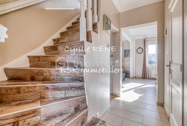 Découvrez cette magnifique maison individuelle à la décoration soignée, sur sous-sol total complètement aménagé et chauffé. La maison est située dans un quartier résidentiel calme et recherché en limite de Villemomble. Les transports sont à proximité et accessibles à pied. 
Confort et efficacité énergétique : Pompe à chaleur associés à des panneaux solaires et un ballon thermodynamique – DPE C – pour une consommation maîtrisée et un bien-être optimal toute l’année ! Des volets roulants motorisés aident au confort. Cette demeure vous propose :

Au rez-de-chaussée :
- Un Double séjour lumineux sans vis à vis
- Une Cuisine entièrement équipée ouvrant sur une grande terrasse, pouvant être ouverte sur le salon
- Une grande salle de bain 
- Un WC séparé
- Une entrée dédiée

Au 1er étage :
- 3 chambres confortables et lumineuses équipées de placards, de 13, 13 et 10m² 
- Un bureau, 
- Une salle d’eau - WC 

Au 2e étage :
- Une immense chambre de 40mé au sol sous comble, pouvant être scindée en deux, 
- Une pièce de rangement

Le sous-sol, véritable pièce de vie, est isolé et aménagé. Une grande buanderie ainsi qu’une cuisine d’été vous y attendent. 
2 garages fermés et des places de parking intérieures supplémentaires vous permettront de garer vos voitures. 

Une visite s’impose, contactez-moi dès maintenant (disponible 7j/7) pour organiser une visite et découvrir votre futur chez-vous !