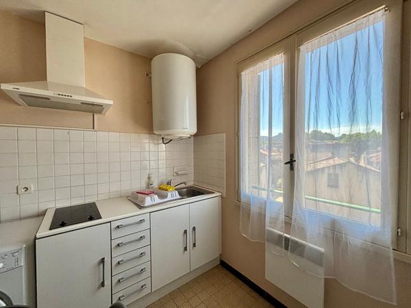 A LOUER - STUDIO - BALCON