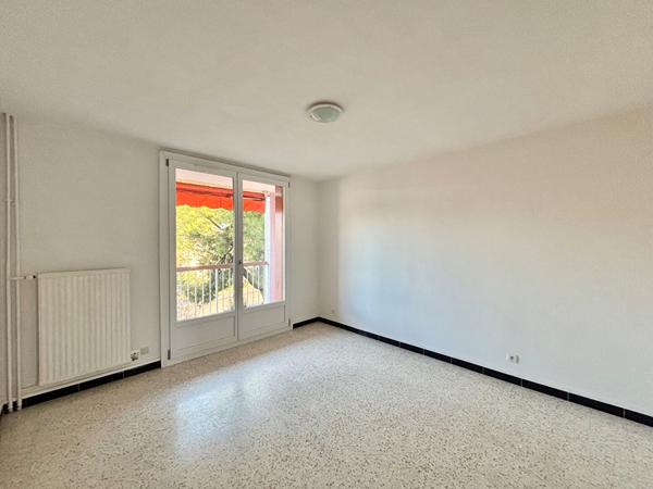 APPARTEMENT T3 - 65 m2 - BALCON - PLACE DE PARKING