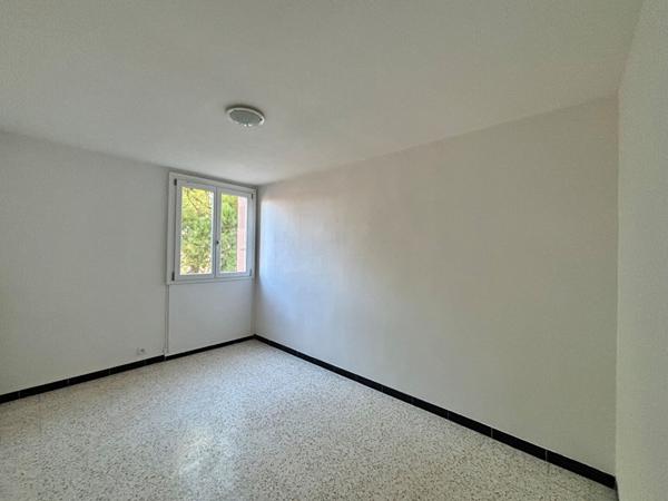 APPARTEMENT T3 - 65 m2 - BALCON - PLACE DE PARKING