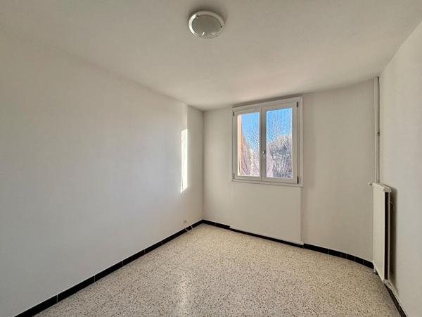 APPARTEMENT T3 - 65 m2 - BALCON - PLACE DE PARKING
