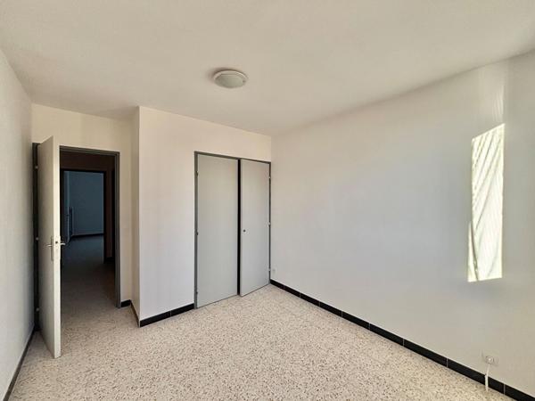 APPARTEMENT T3 - 65 m2 - BALCON - PLACE DE PARKING