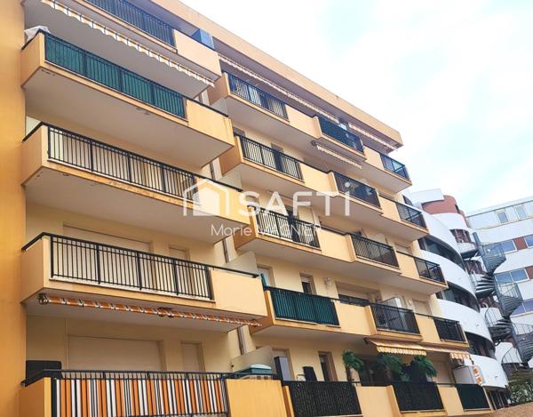 PLAGE A PIED RARE SUR LE SECTEUR A RENOVER  A VOTRE GOUT Appartement T1 de 28m2 carrez avec balcon de 10m2 et parking privatif dans une résidence sécurisée , proche commerces et Casino - JUAN LES PINS
