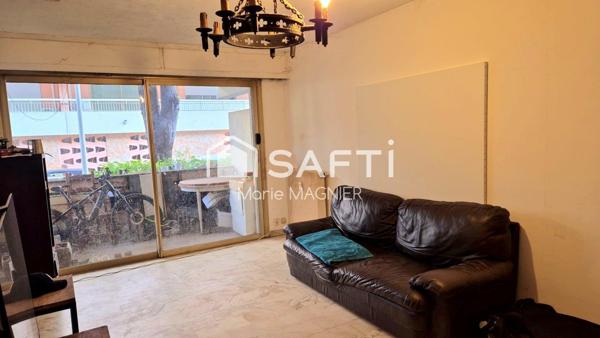PLAGE A PIED RARE SUR LE SECTEUR A RENOVER  A VOTRE GOUT Appartement T1 de 28m2 carrez avec balcon de 10m2 et parking privatif dans une résidence sécurisée , proche commerces et Casino - JUAN LES PINS
