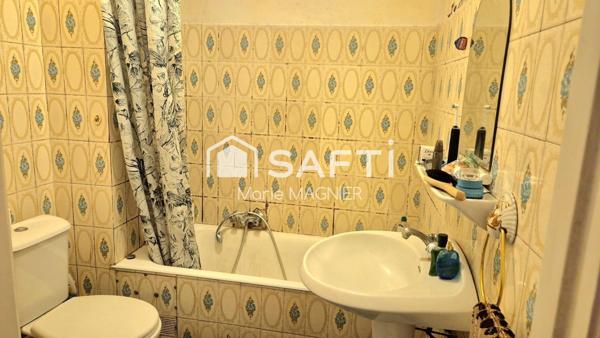 PLAGE A PIED RARE SUR LE SECTEUR A RENOVER  A VOTRE GOUT Appartement T1 de 28m2 carrez avec balcon de 10m2 et parking privatif dans une résidence sécurisée , proche commerces et Casino - JUAN LES PINS