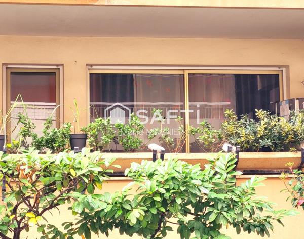 PLAGE A PIED RARE SUR LE SECTEUR A RENOVER  A VOTRE GOUT Appartement T1 de 28m2 carrez avec balcon de 10m2 et parking privatif dans une résidence sécurisée , proche commerces et Casino - JUAN LES PINS