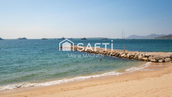 PLAGE A PIED RARE SUR LE SECTEUR A RENOVER  A VOTRE GOUT Appartement T1 de 28m2 carrez avec balcon de 10m2 et parking privatif dans une résidence sécurisée , proche commerces et Casino - JUAN LES PINS