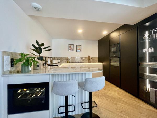 A vendre -appartement T4 surface de 97,33 m2 avec 3 chambres et 2 balcons, immeuble récent, situé à Rennes et proche St Grégoire