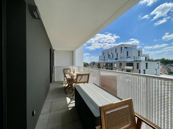 A vendre -appartement T4 surface de 97,33 m2 avec 3 chambres et 2 balcons, immeuble récent, situé à Rennes et proche St Grégoire