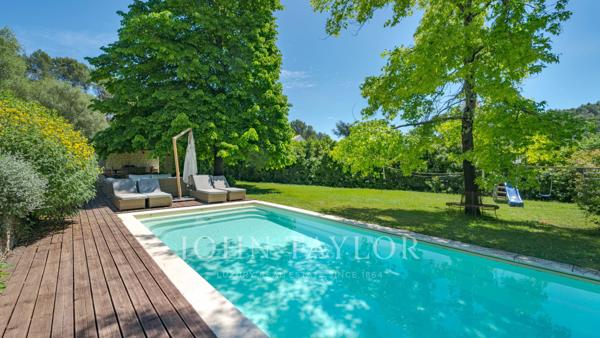 Villa provençale rénovée à proximité du village historique de Valbonne