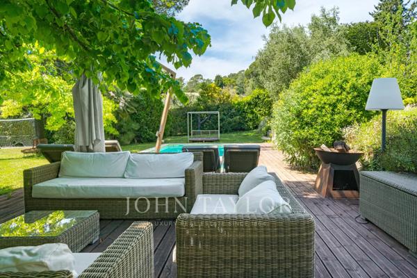 Villa provençale rénovée à proximité du village historique de Valbonne