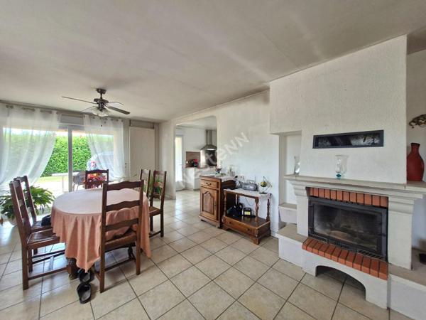 Maison de plain pied de 2003 à proximité de toutes les commodités entre Saint-Amour et Cuiseaux