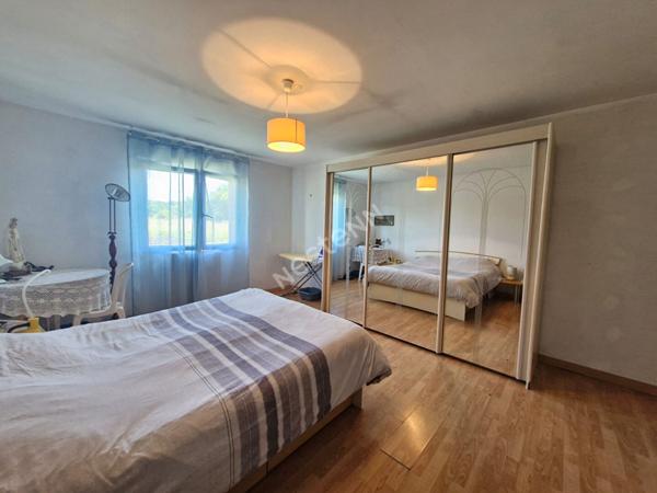 Maison de plain pied de 2003 à proximité de toutes les commodités entre Saint-Amour et Cuiseaux