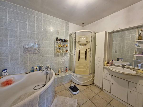 Maison de plain pied de 2003 à proximité de toutes les commodités entre Saint-Amour et Cuiseaux