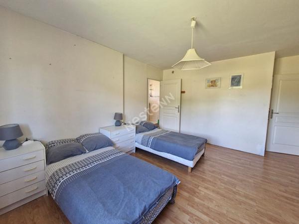 Maison de plain pied de 2003 à proximité de toutes les commodités entre Saint-Amour et Cuiseaux