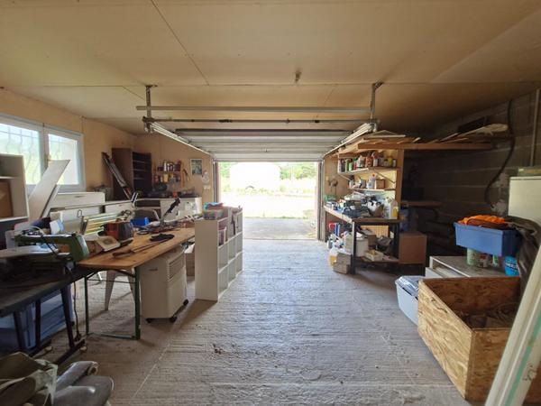 Maison de plain pied de 2003 à proximité de toutes les commodités entre Saint-Amour et Cuiseaux