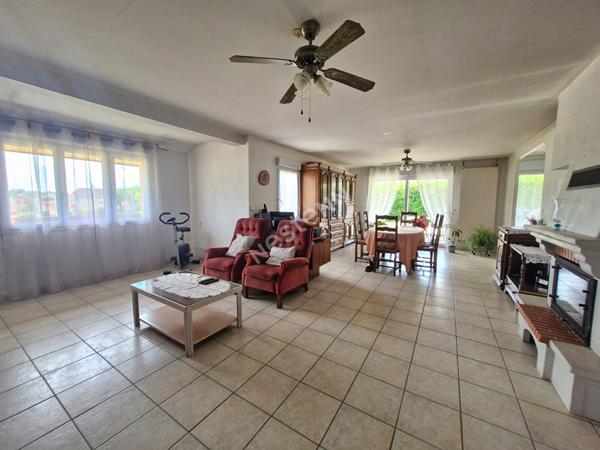 Maison de plain pied de 2003 à proximité de toutes les commodités entre Saint-Amour et Cuiseaux