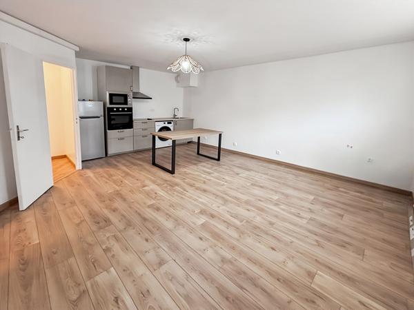 À LOUER - APPARTEMENT MEUBLÉ - MENNECY