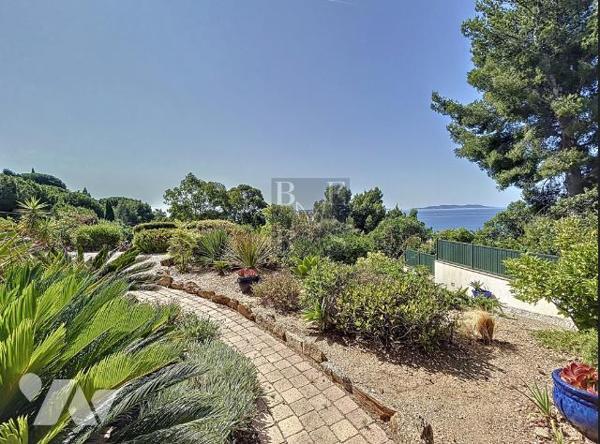 Villa  sur les hauteurs très prisées d’Aiguebelle- LE LAVANDOU