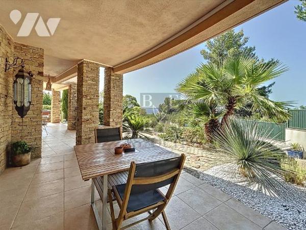 Villa  sur les hauteurs très prisées d’Aiguebelle- LE LAVANDOU