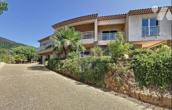 Villa  sur les hauteurs très prisées d’Aiguebelle- LE LAVANDOU